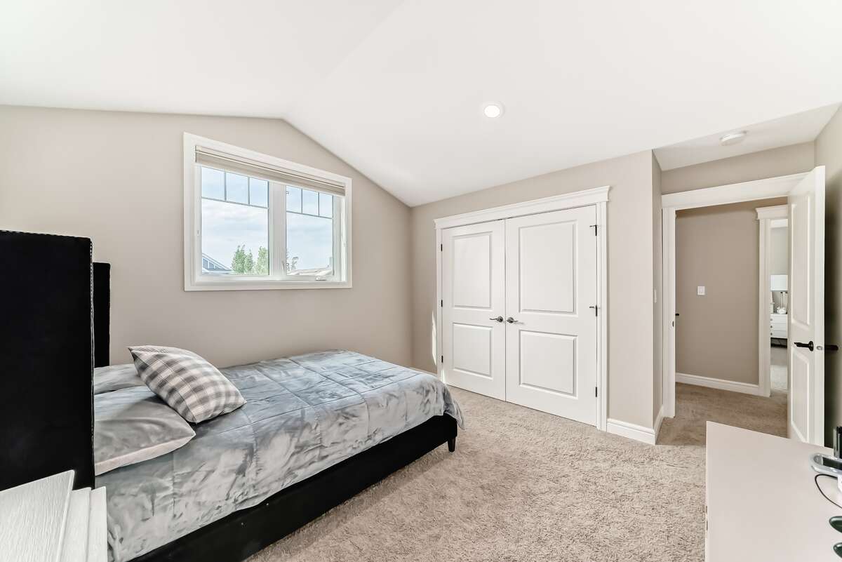 4 Bedroom 3.5 Bath, Walkout in Summerside Lake