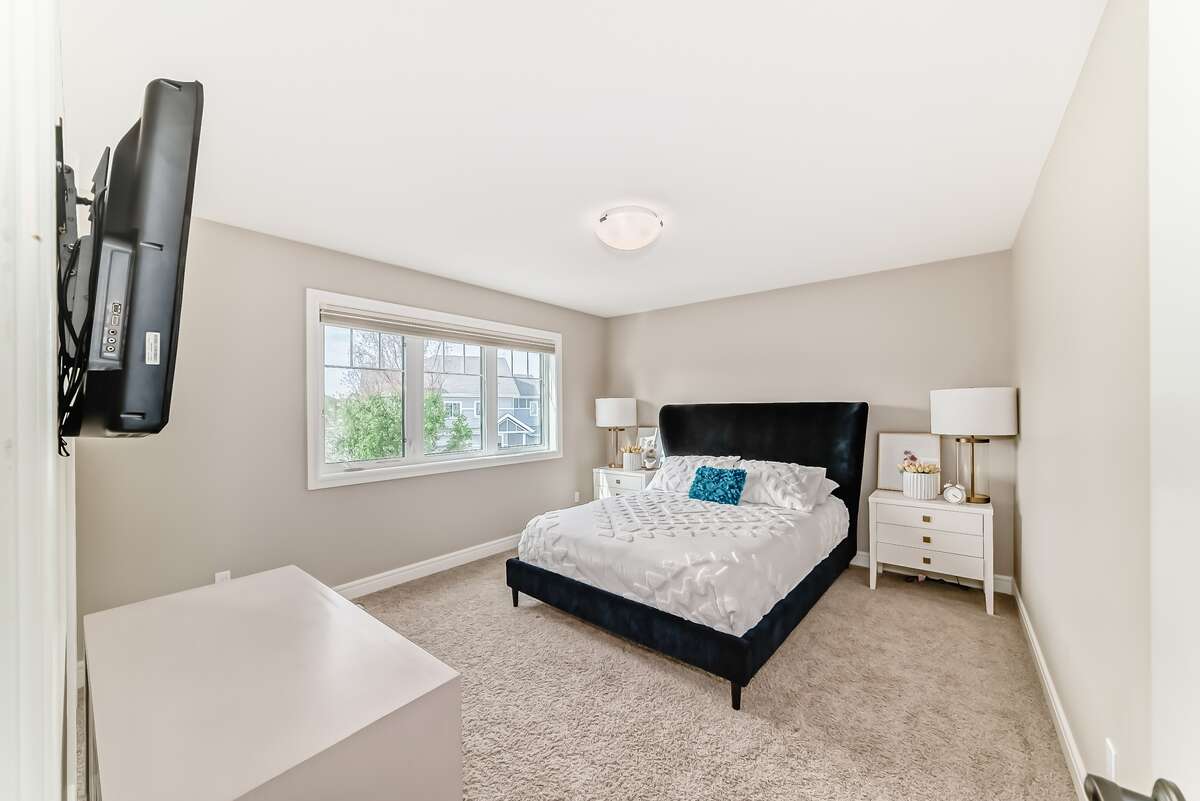 4 Bedroom 3.5 Bath, Walkout in Summerside Lake