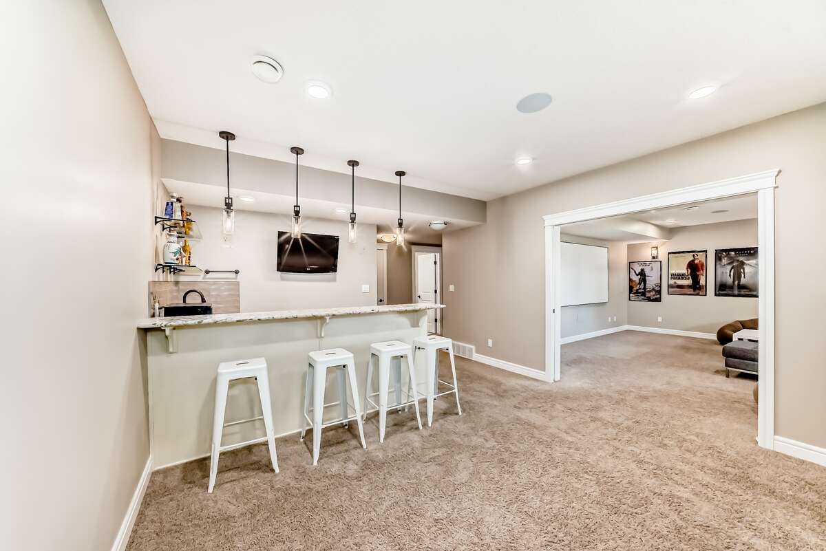 4 Bedroom 3.5 Bath, Walkout in Summerside Lake