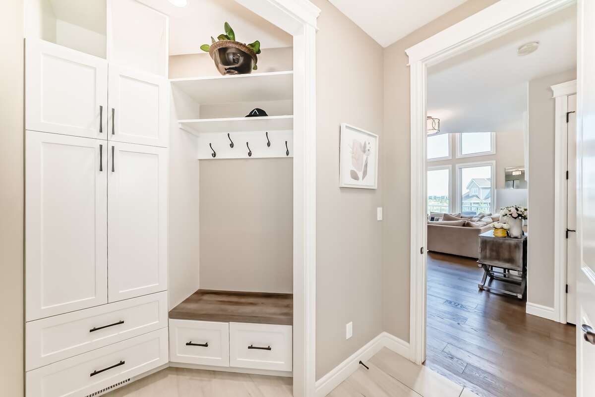 4 Bedroom 3.5 Bath, Walkout in Summerside Lake