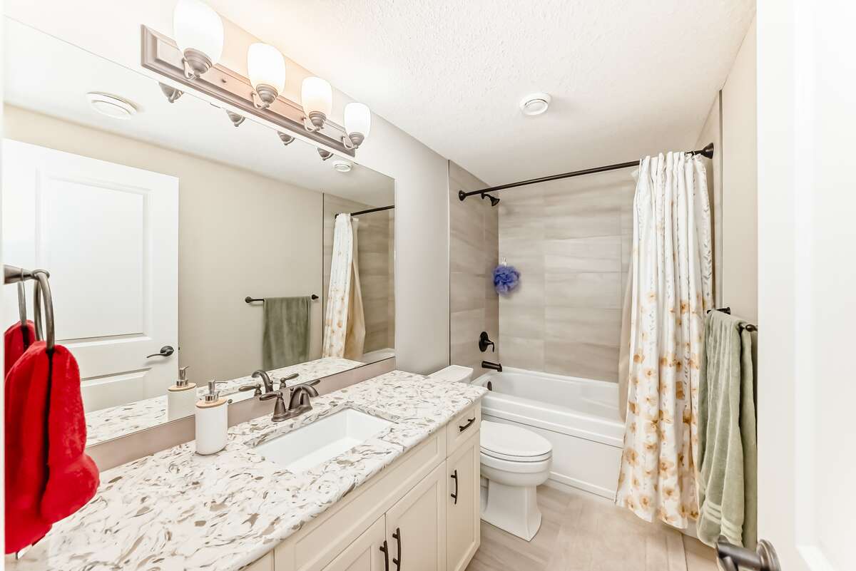 4 Bedroom 3.5 Bath, Walkout in Summerside Lake