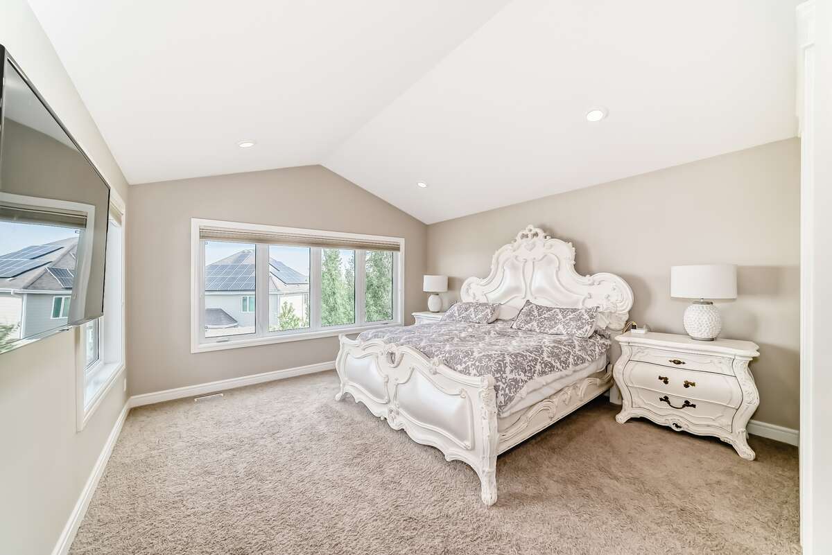 4 Bedroom 3.5 Bath, Walkout in Summerside Lake
