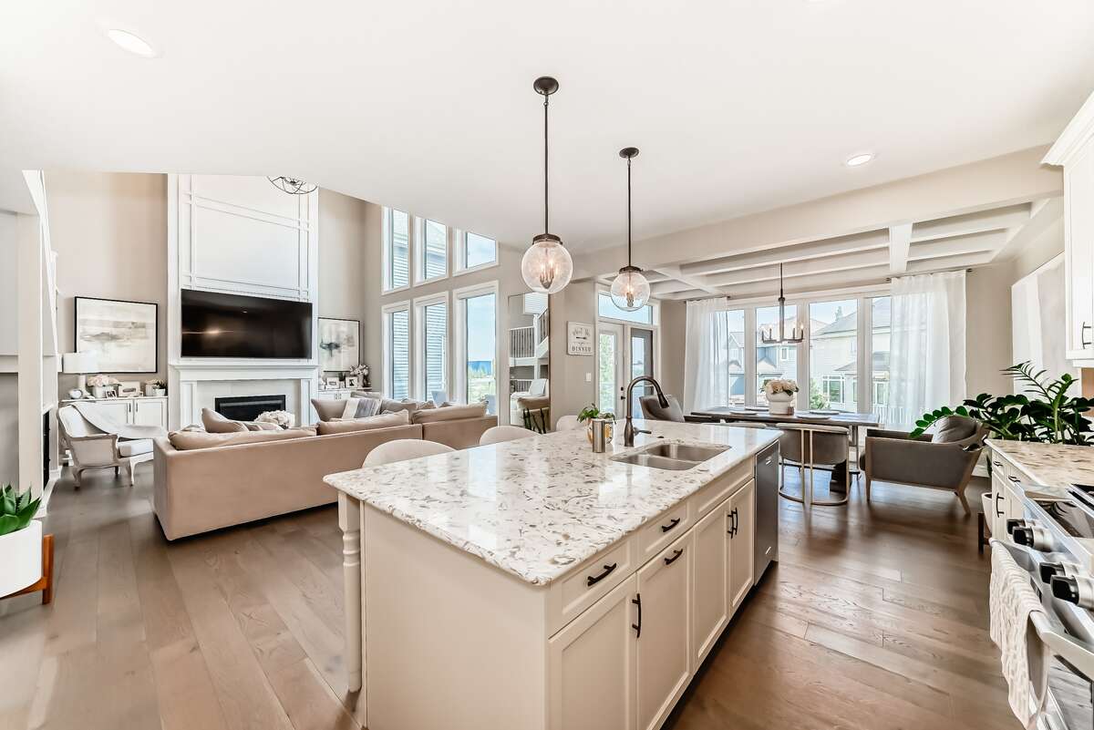 4 Bedroom 3.5 Bath, Walkout in Summerside Lake
