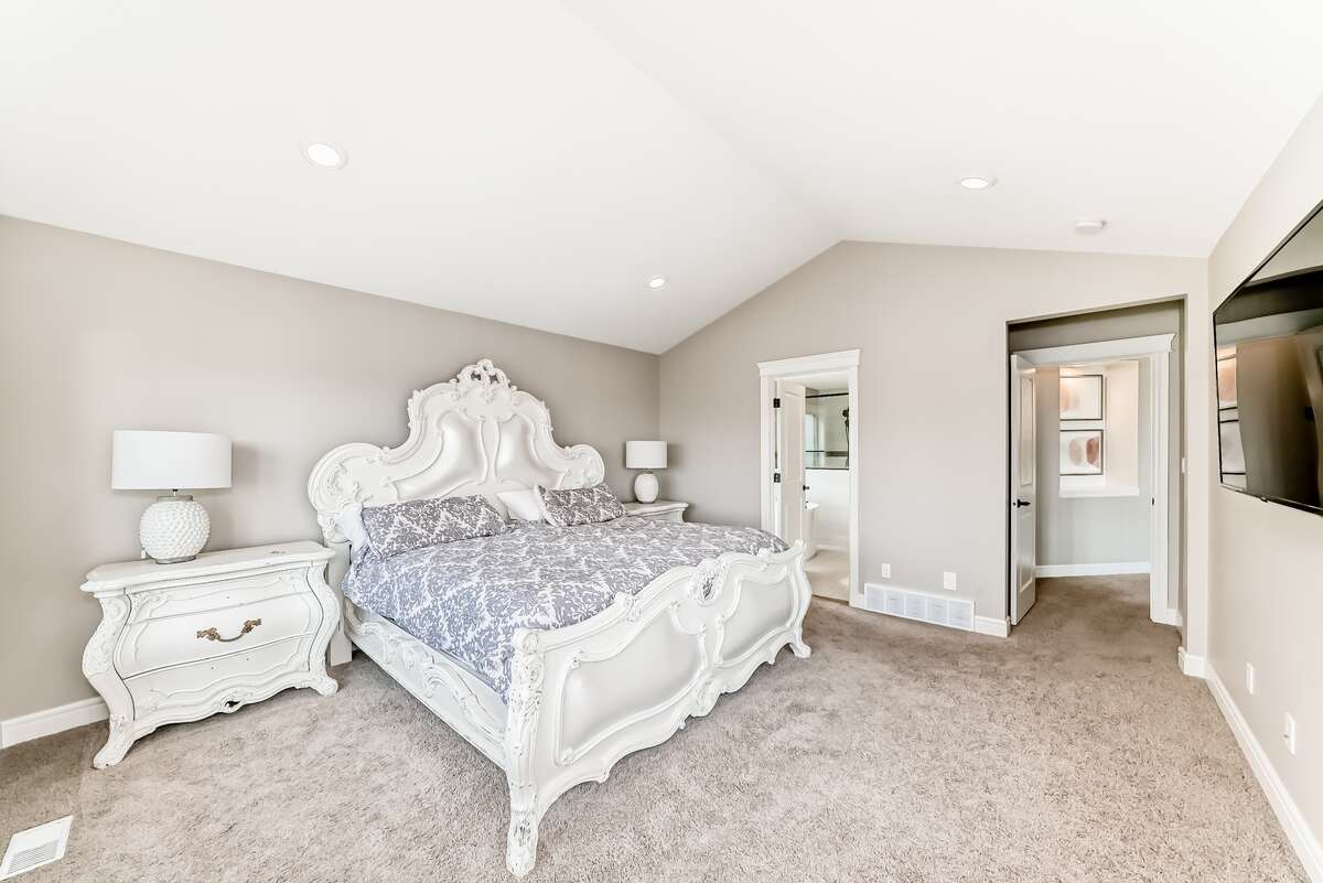 4 Bedroom 3.5 Bath, Walkout in Summerside Lake