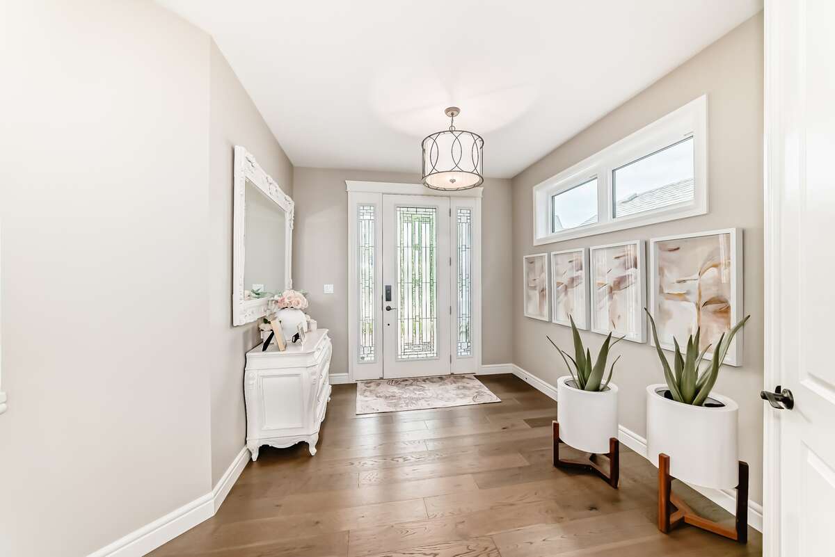 4 Bedroom 3.5 Bath, Walkout in Summerside Lake