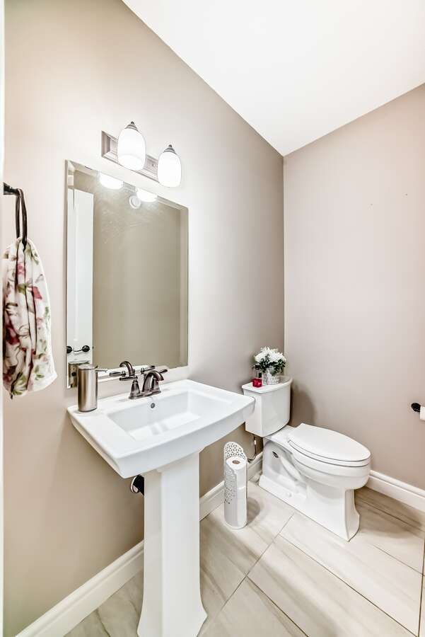 4 Bedroom 3.5 Bath, Walkout in Summerside Lake