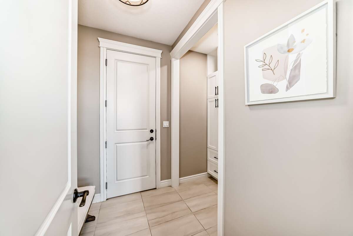 4 Bedroom 3.5 Bath, Walkout in Summerside Lake