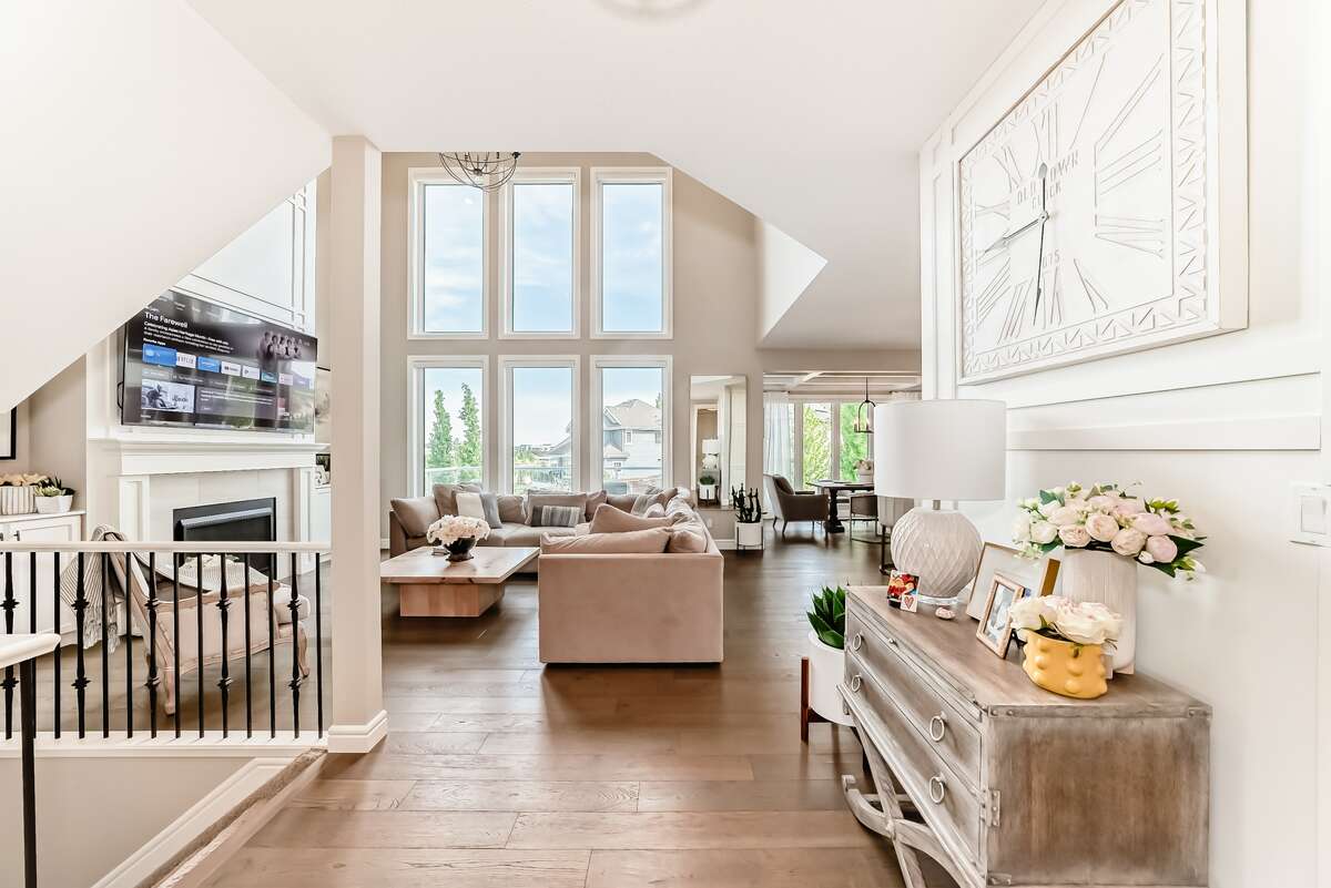 4 Bedroom 3.5 Bath, Walkout in Summerside Lake
