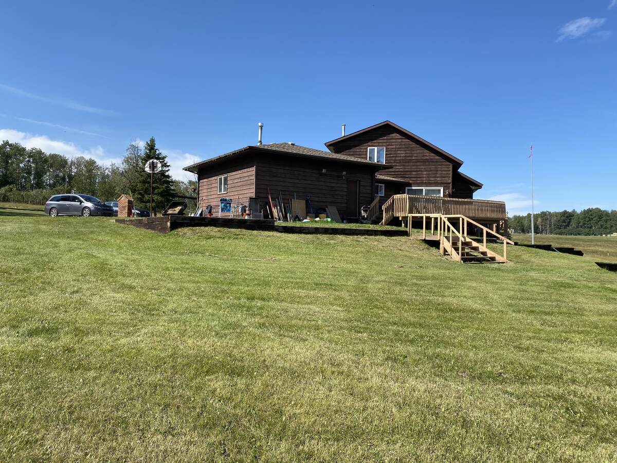 Acreage For Sale in Whitecourt, AB - 3+1 bed, 4 bath