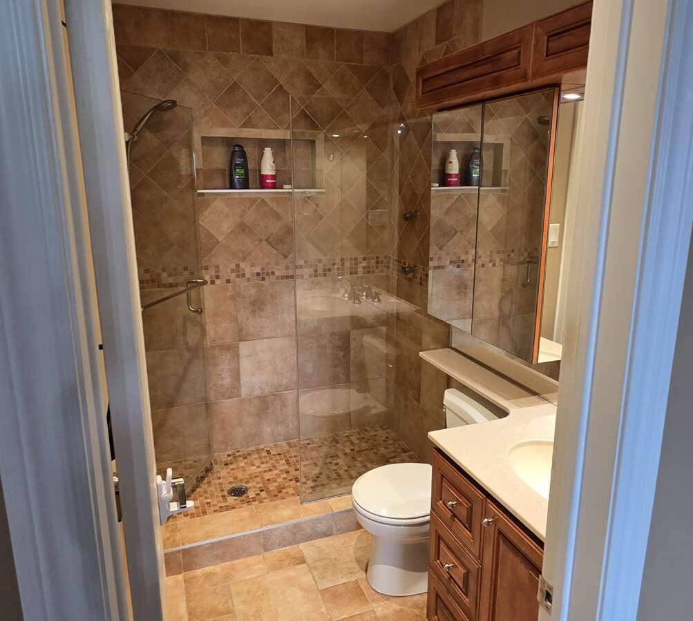 Ensuite glass shower