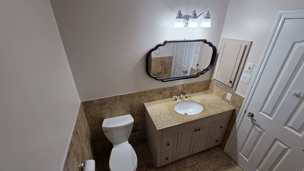 Full bath, tub/shower