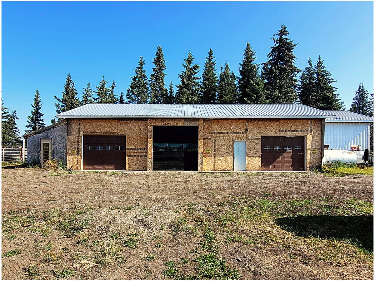 30x60 automotive shop with hoists, additional room on each side of shop