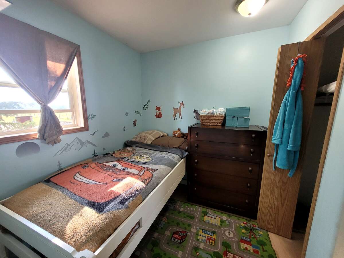 single bed and dresser