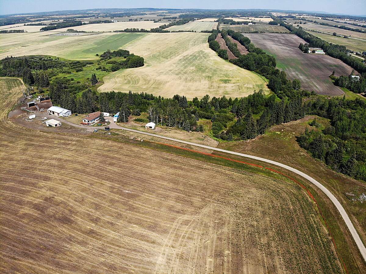 north facing, creek running through, ability for 2nd dwelling, quiet and private