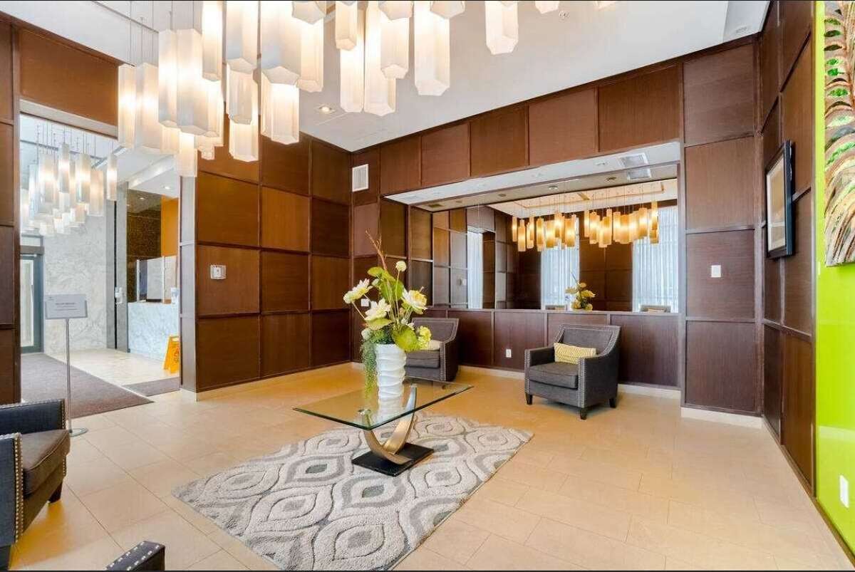 Facility: Lobby / Meeting Place