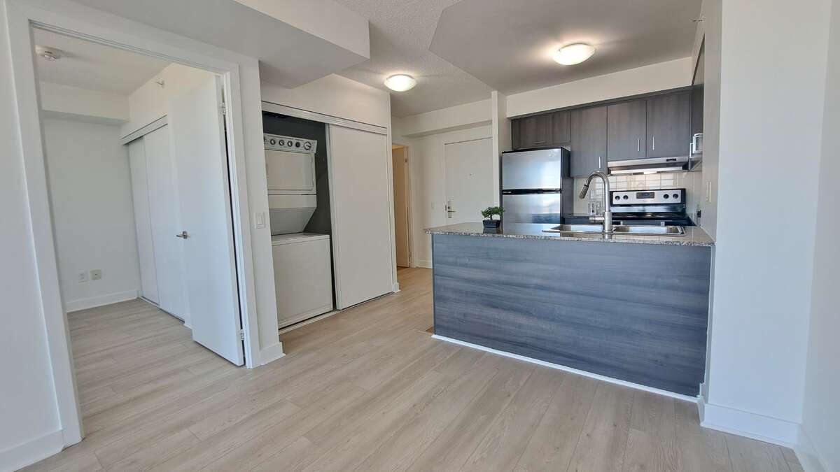 Unit Entrance / Washer-Dryer