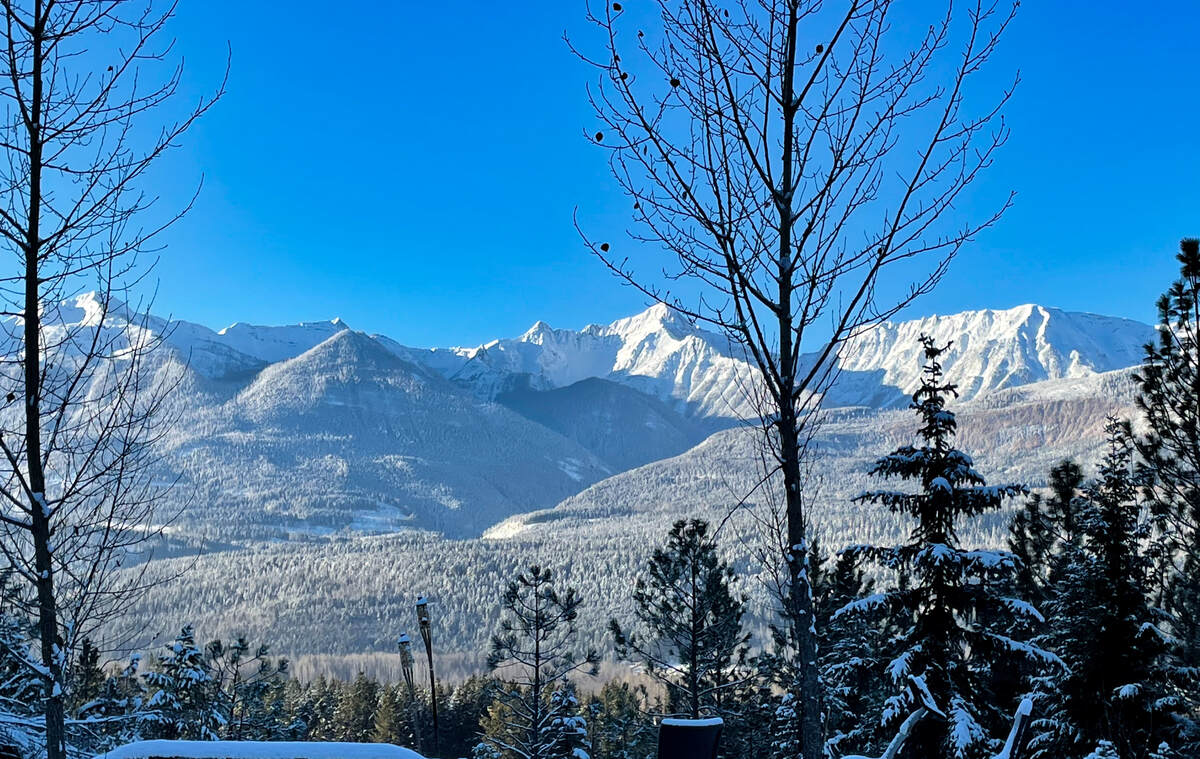 Purcell Mountains - Picture taken from the upper plateau on the lot