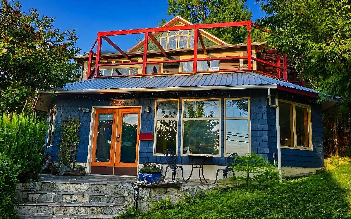 4598 Marine Ave