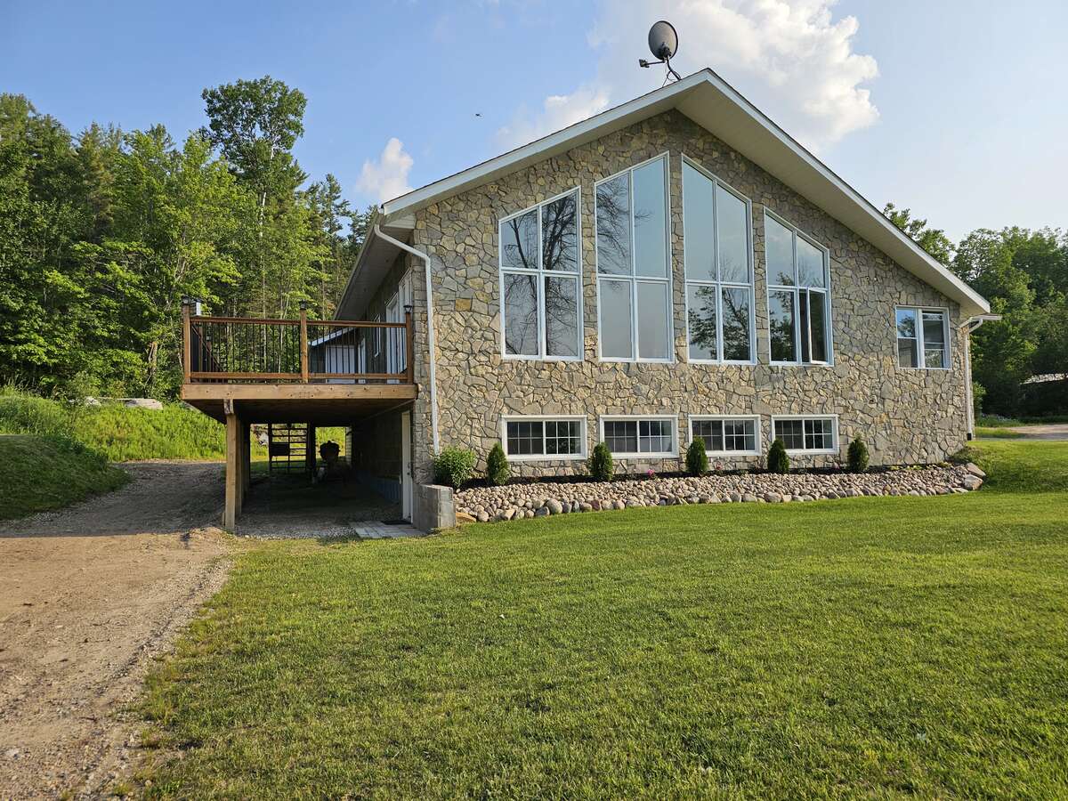 House / Waterfront Property For Sale in Rutherglen, ON - 2+1 bed, 3.5 bath