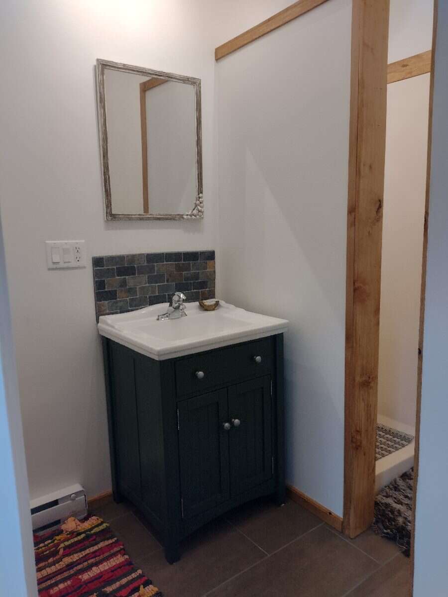 Bright Bachelor Cottage on a Quiet Dead End Street