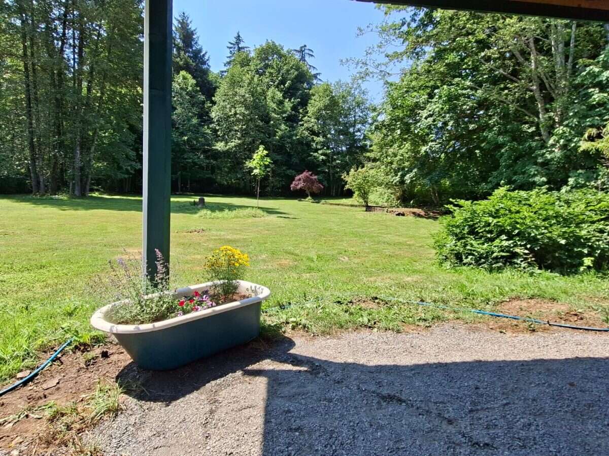 Bright Bachelor Cottage on a Quiet Dead End Street