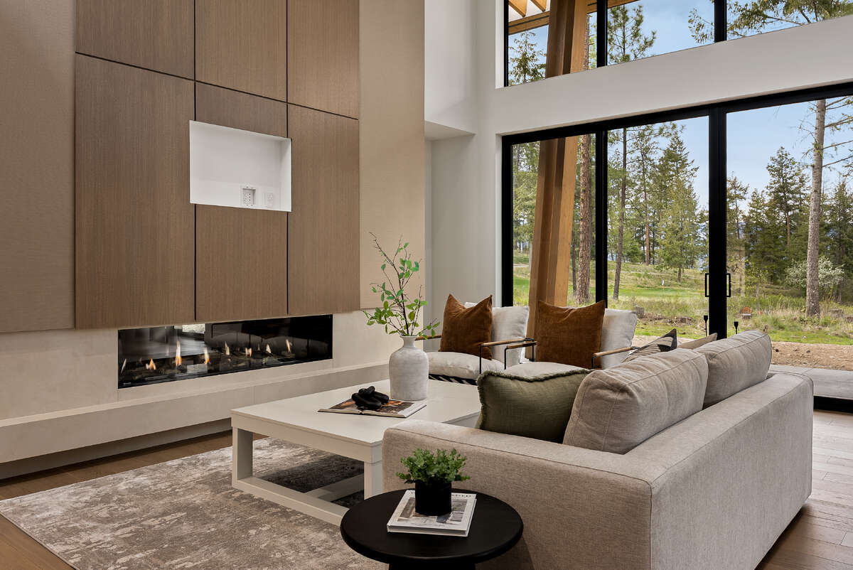 Soaring 20’ Ceilings. Unmatched Golf Views.
