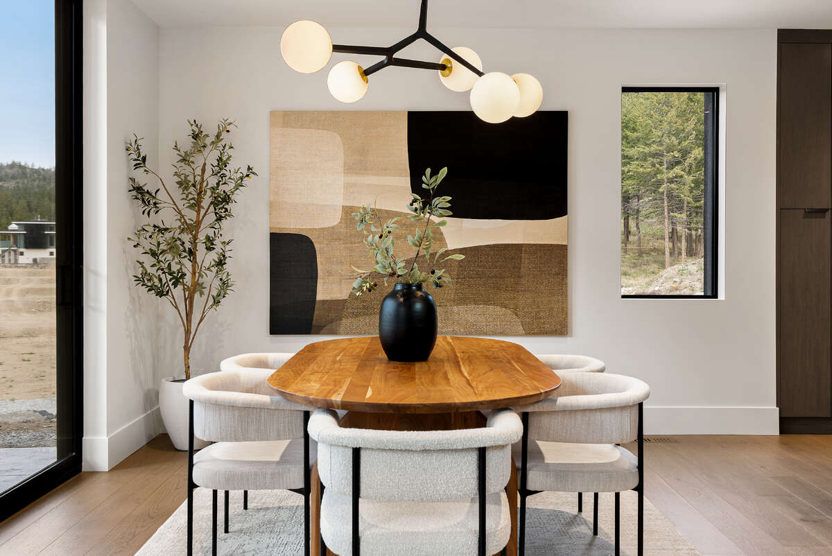 Soaring 20’ Ceilings. Unmatched Golf Views.