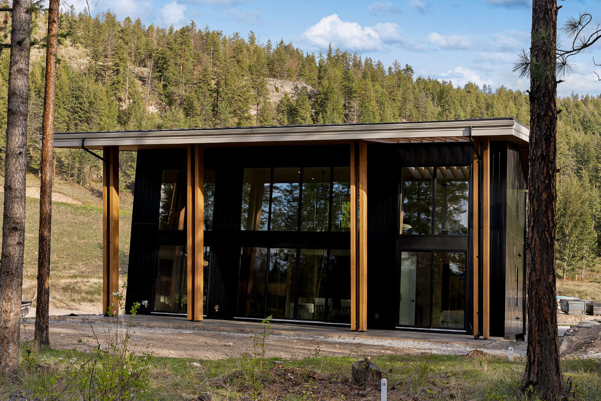 Soaring 20’ Ceilings. Unmatched Golf Views.