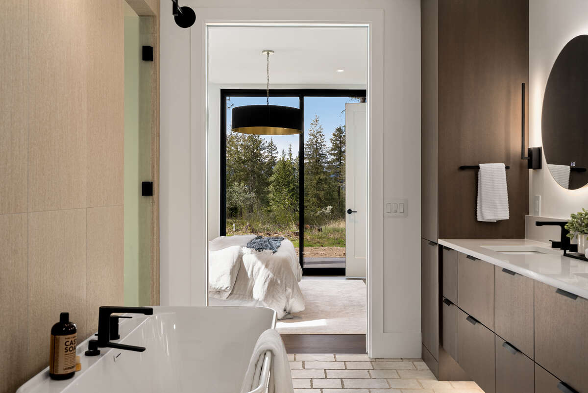 Soaring 20’ Ceilings. Unmatched Golf Views.