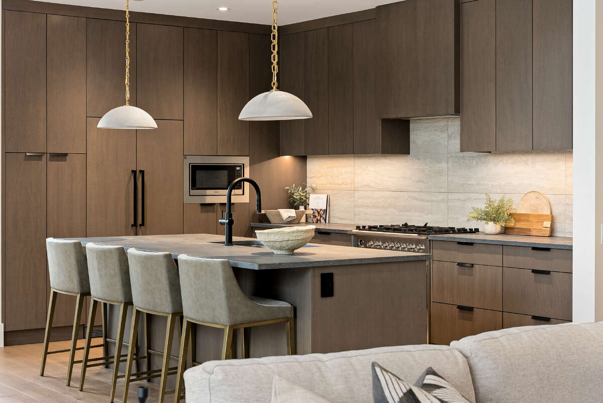 Soaring 20’ Ceilings. Unmatched Golf Views.