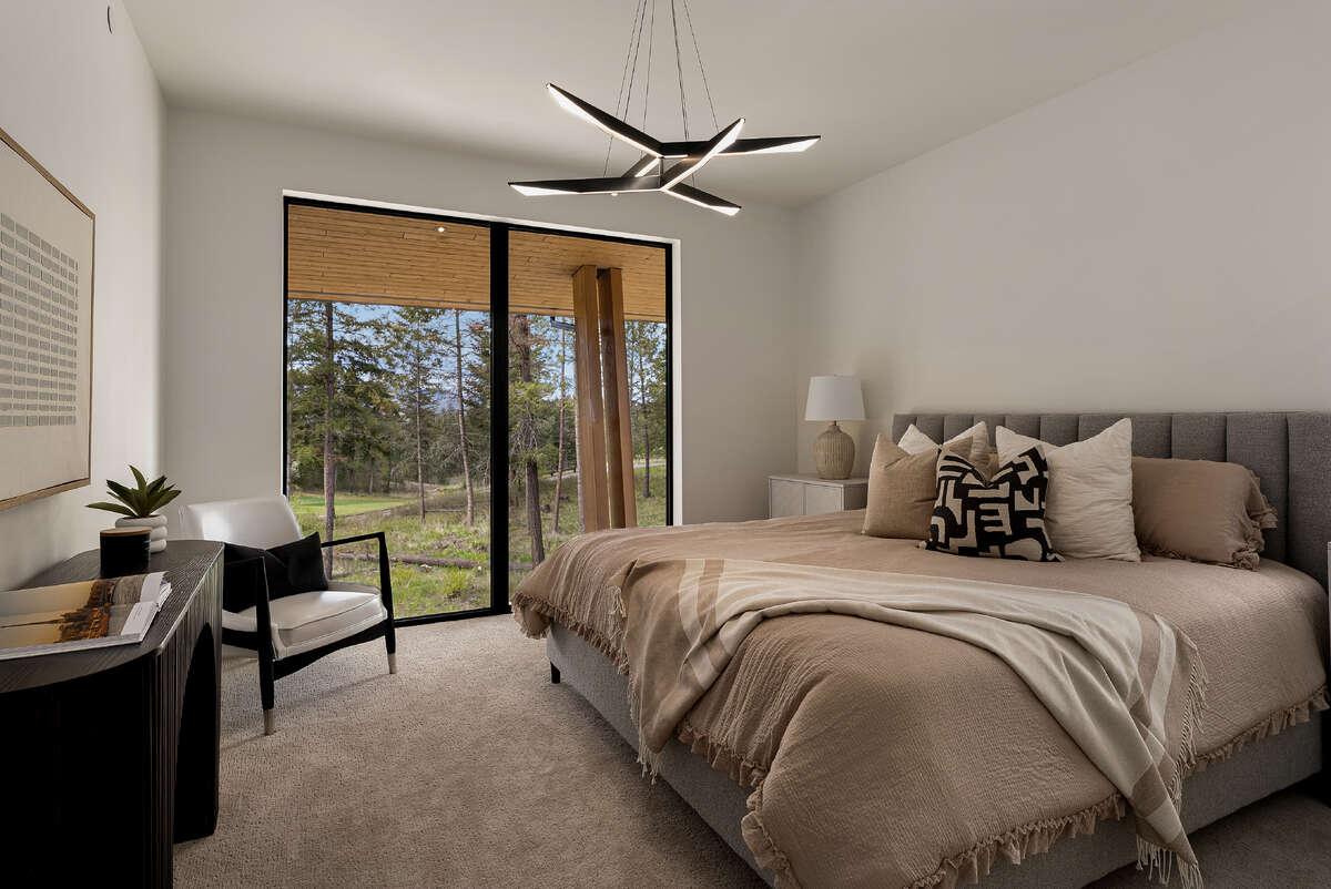 Soaring 20’ Ceilings. Unmatched Golf Views.
