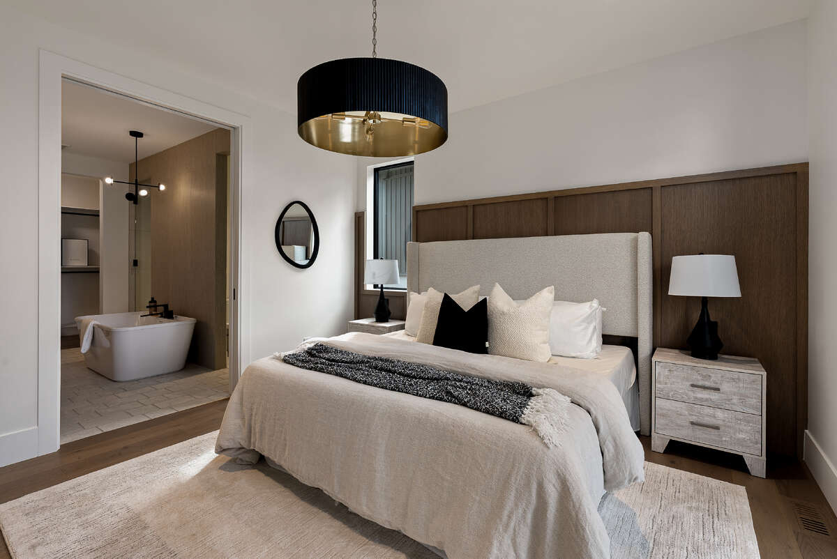Soaring 20’ Ceilings. Unmatched Golf Views.