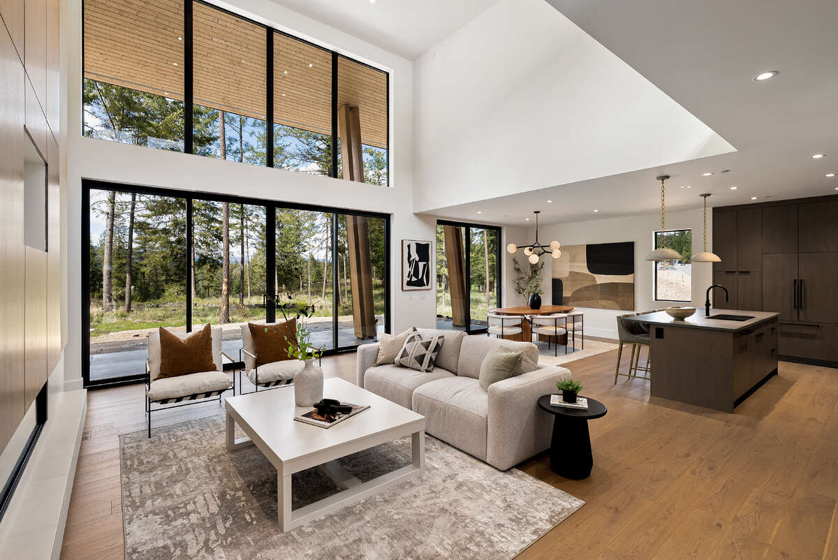 Soaring 20’ Ceilings. Unmatched Golf Views.
