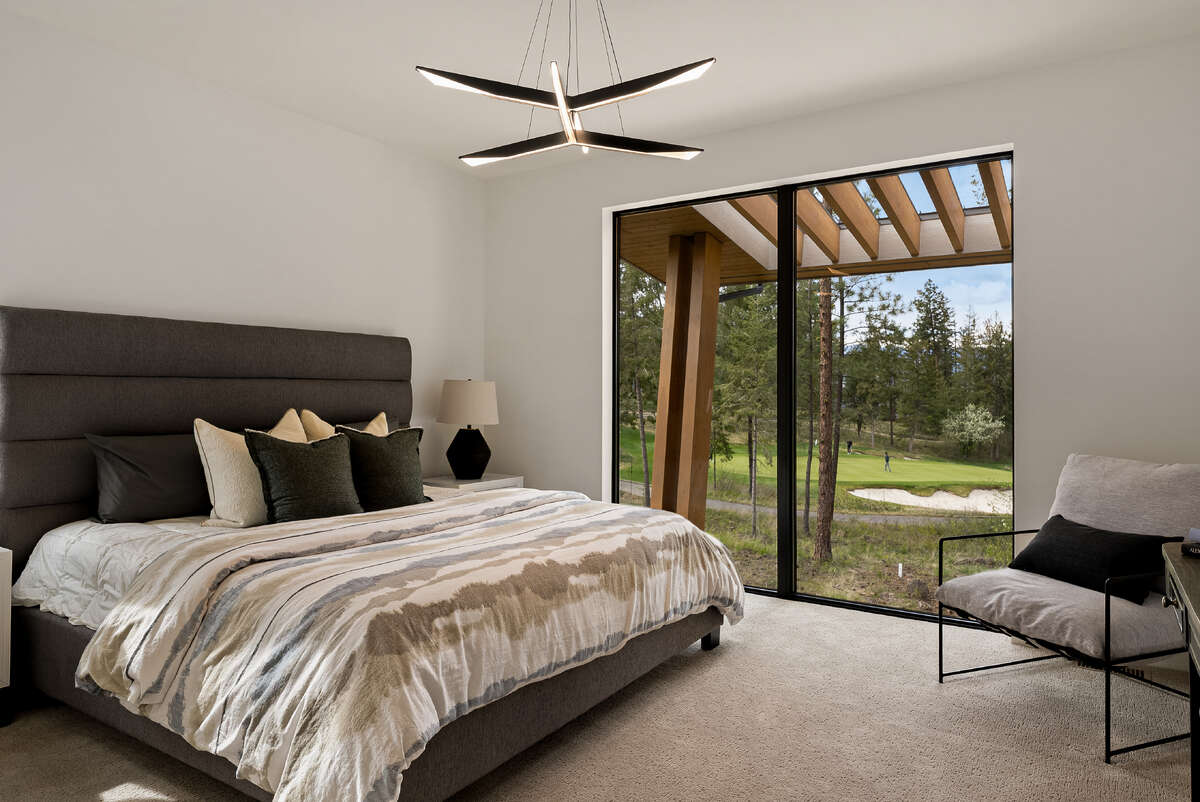 Soaring 20’ Ceilings. Unmatched Golf Views.