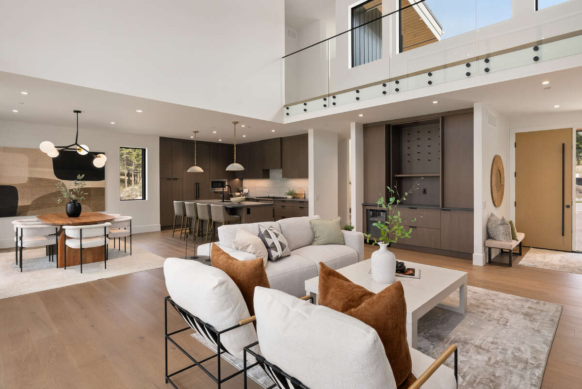 Soaring 20’ Ceilings. Unmatched Golf Views.