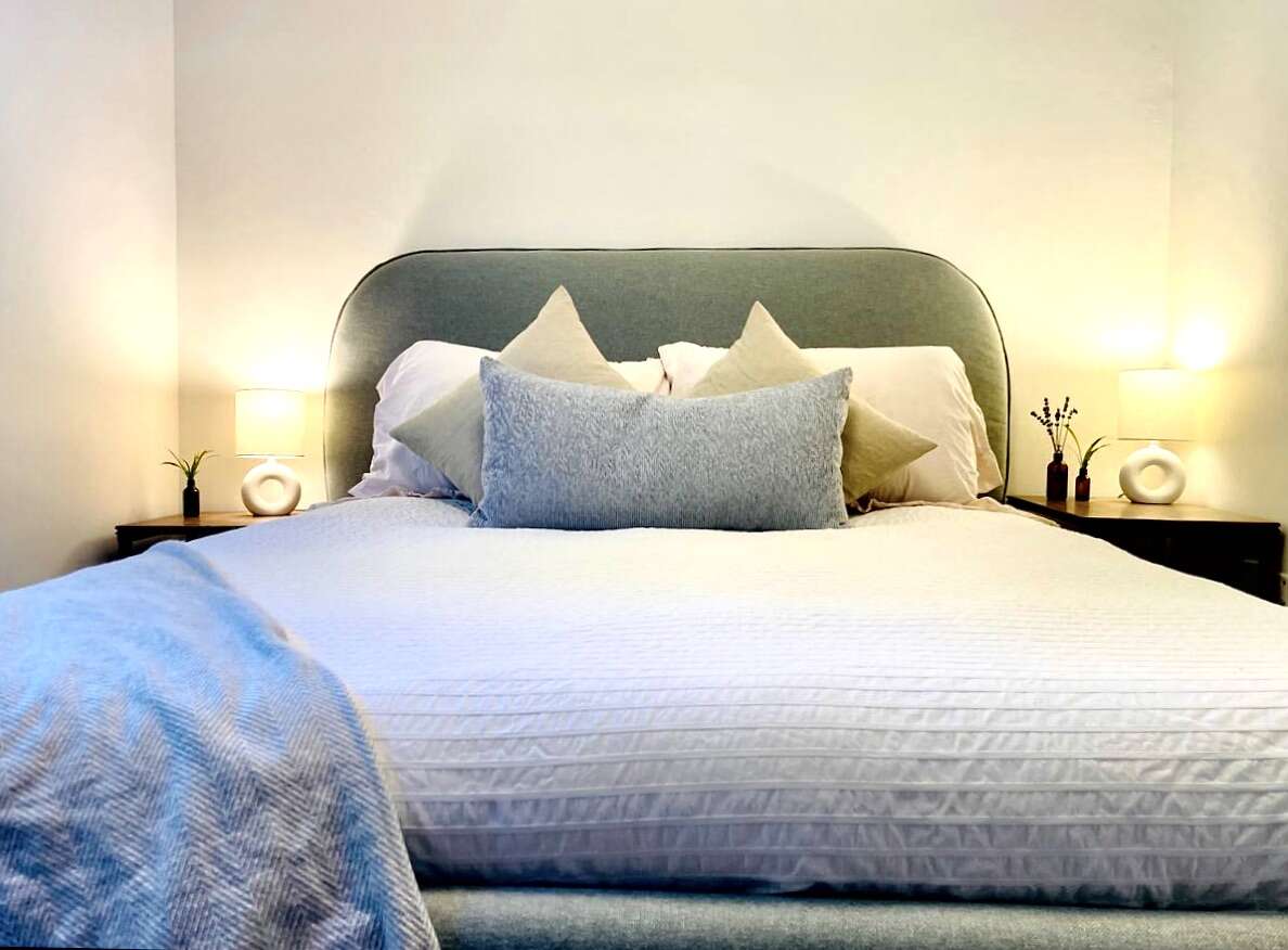 Main floor bedroom (with closet).