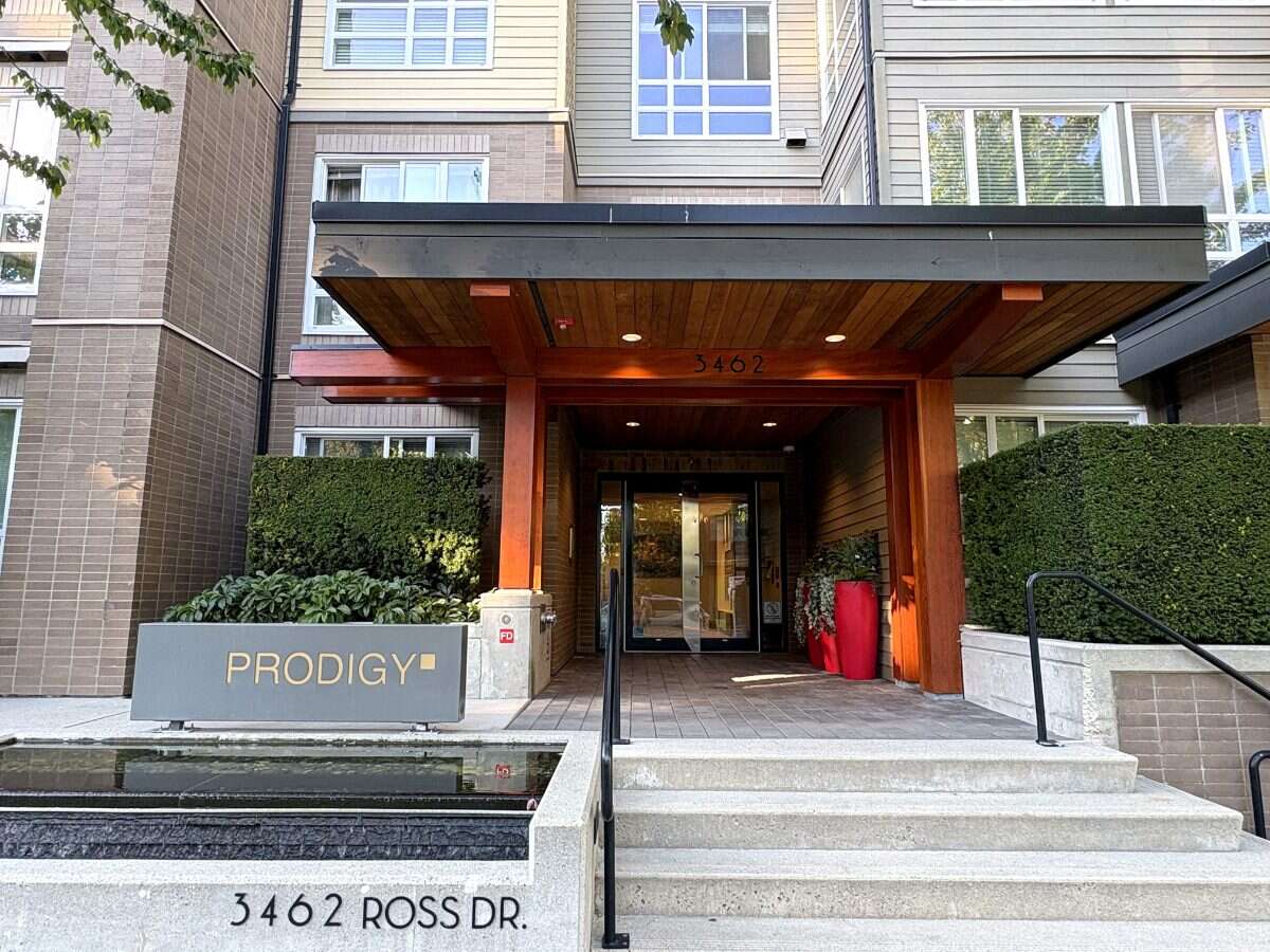 UBC 1 Bed 1 Bath & Den with Private Covered Patio