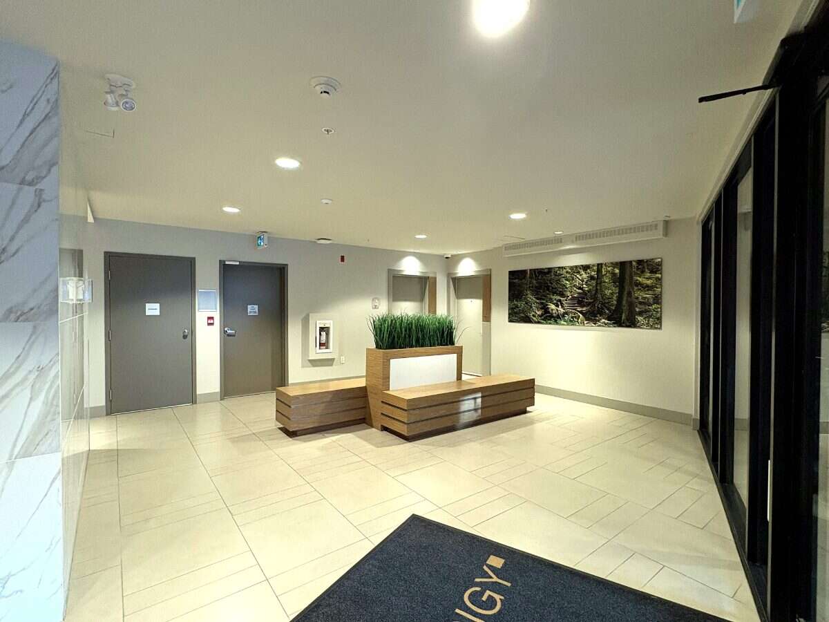 UBC 1 Bed 1 Bath & Den with Private Covered Patio