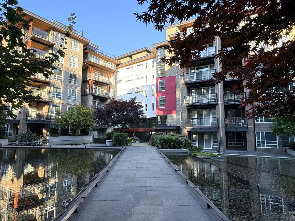 UBC 1 Bed 1 Bath & Den with Private Covered Patio
