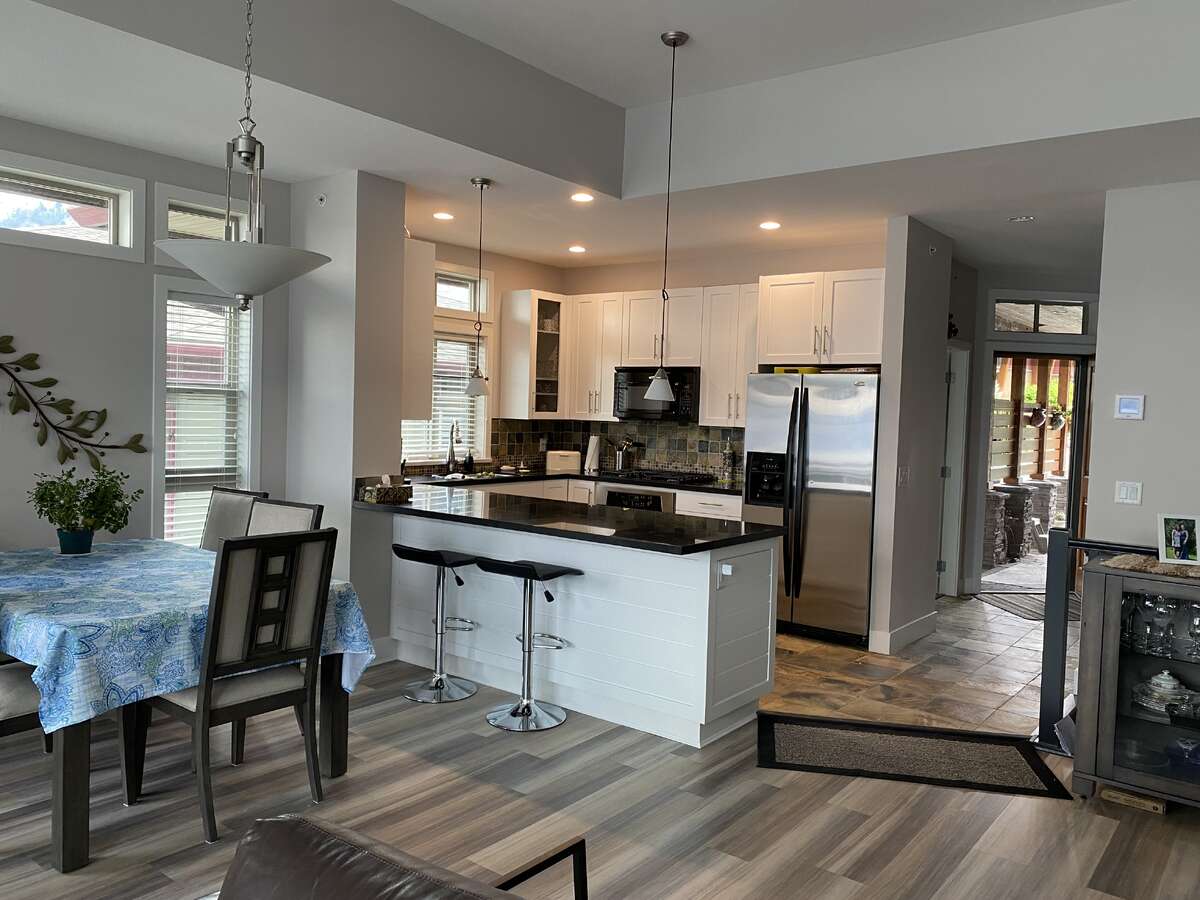 Level entry from street