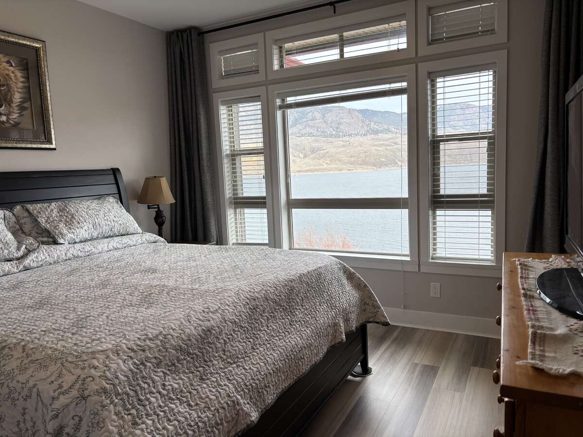 Master Bedroom, 180 degree lake view