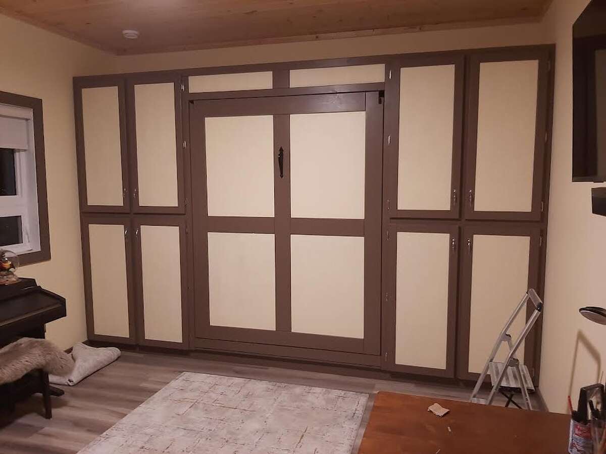 Multi room (second bedroom)..Murphy bed wall