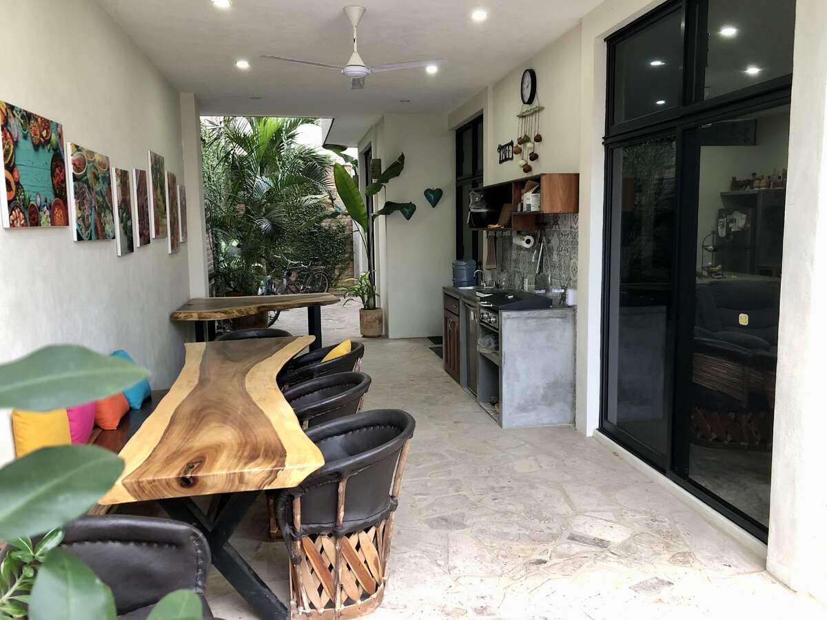 Parota dining table alfresco