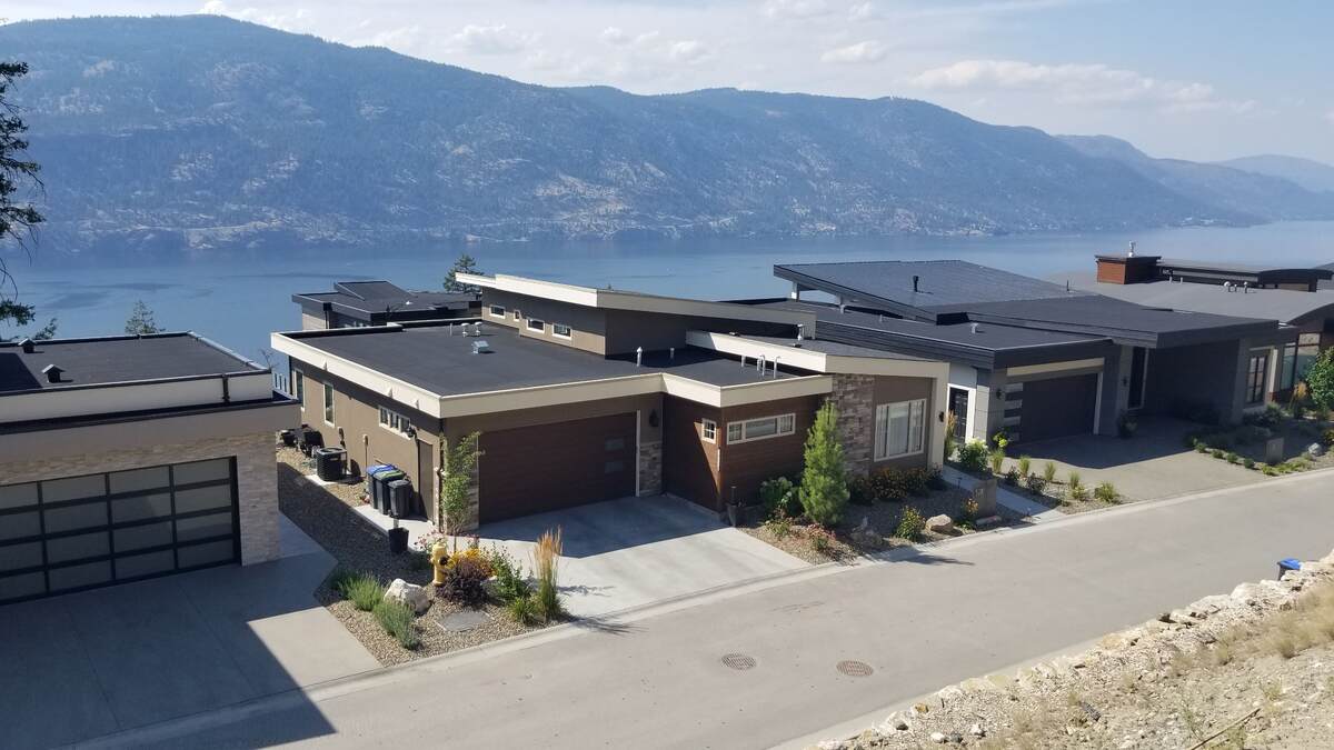 House For Sale in Kelowna, BC - 2 bed, 2 bath