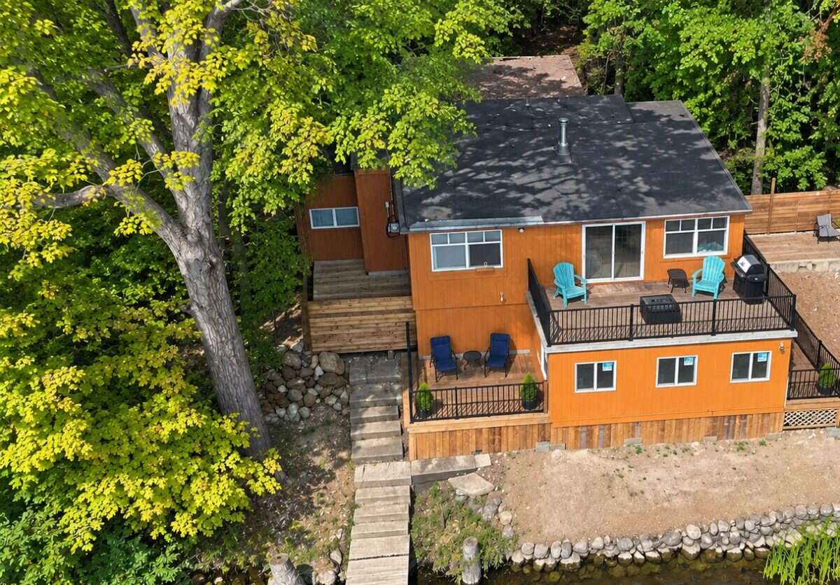 Update 3 Bedroom 4 Season Devil Lake Cottage 