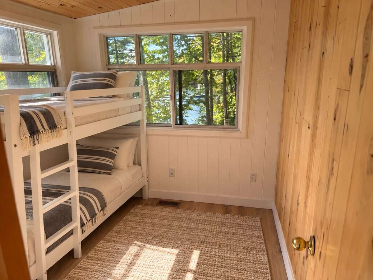 Update 3 Bedroom 4 Season Devil Lake Cottage 