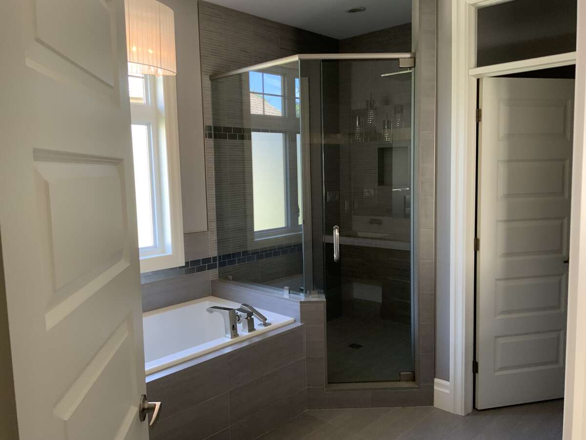 Ensuite - tiled shower