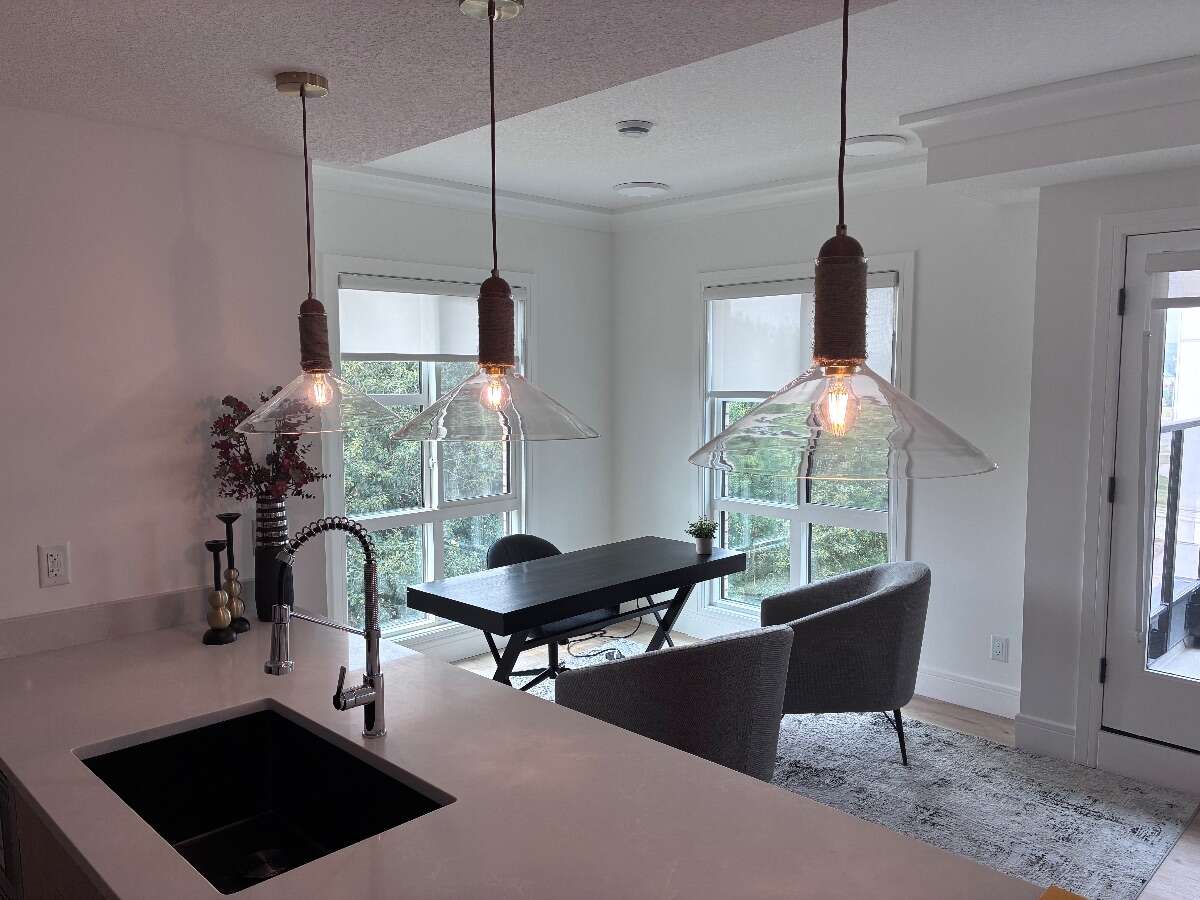 University District 3-Bedroom Double Car Garage 