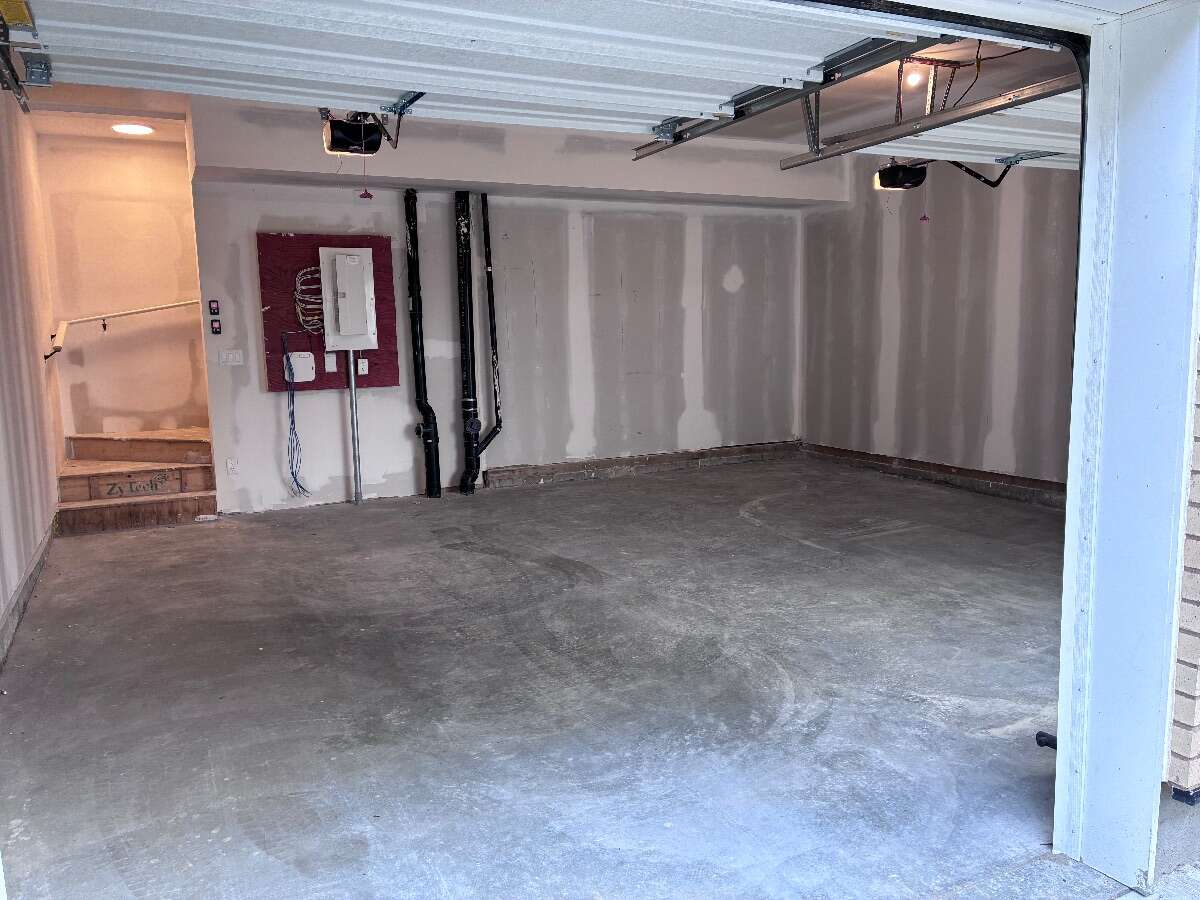 University District 3-Bedroom Double Car Garage 