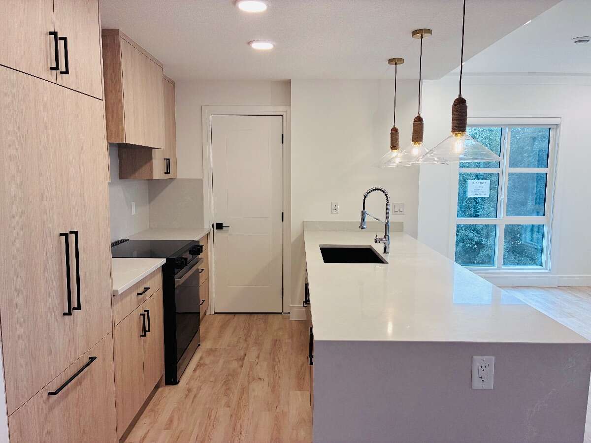 University District 3-Bedroom Double Car Garage 